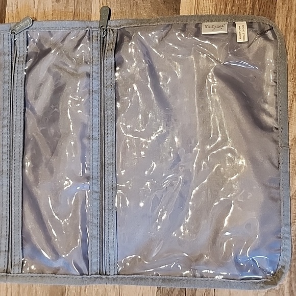 Hanging Traveler Case - Picture 5 of 8